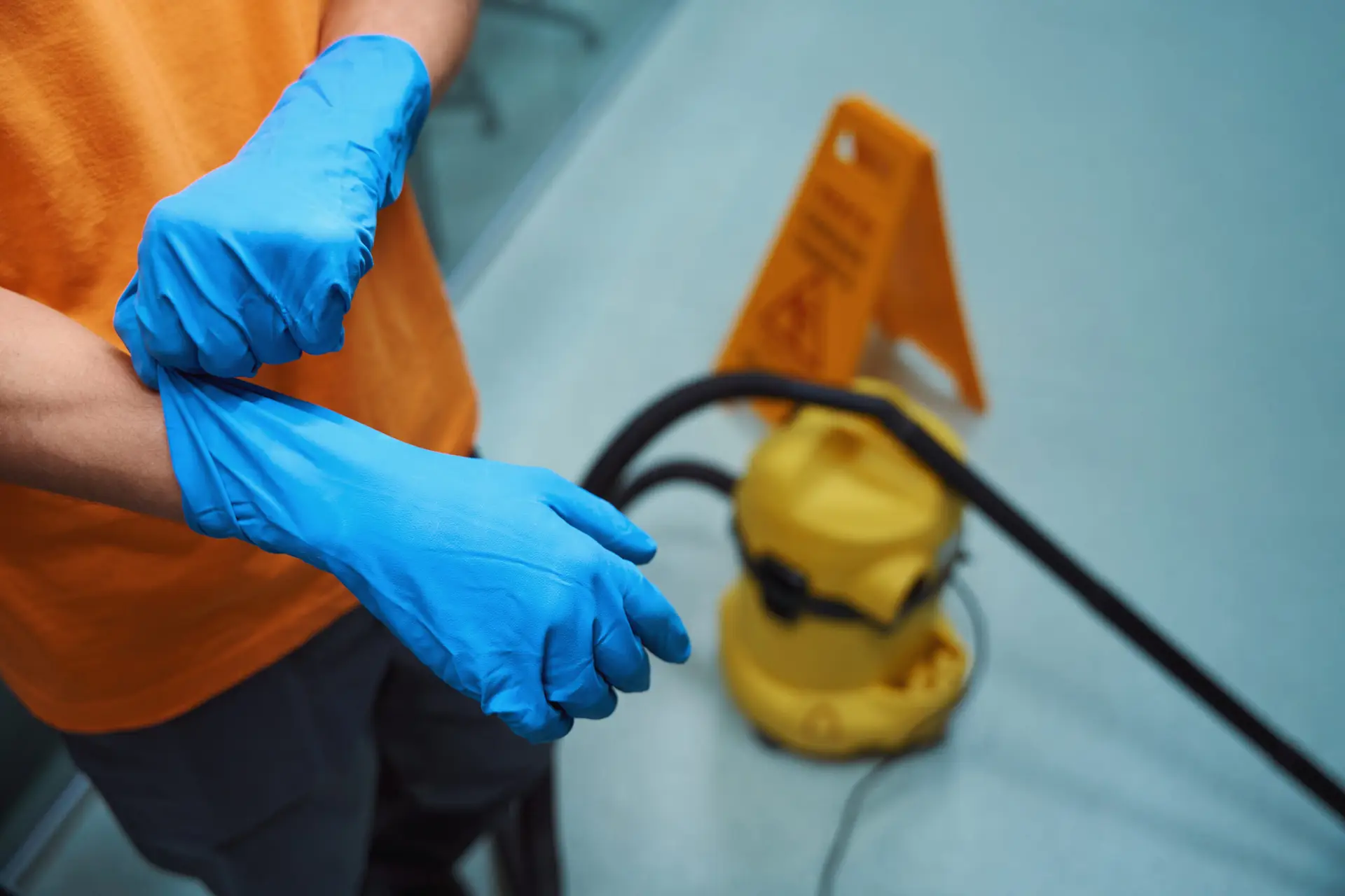 An Urgent Pro carpet cleaning provider in Gold Coast operating a hot water extraction machine across a carpeted living room, with professional equipment visible in a realistic local service setting