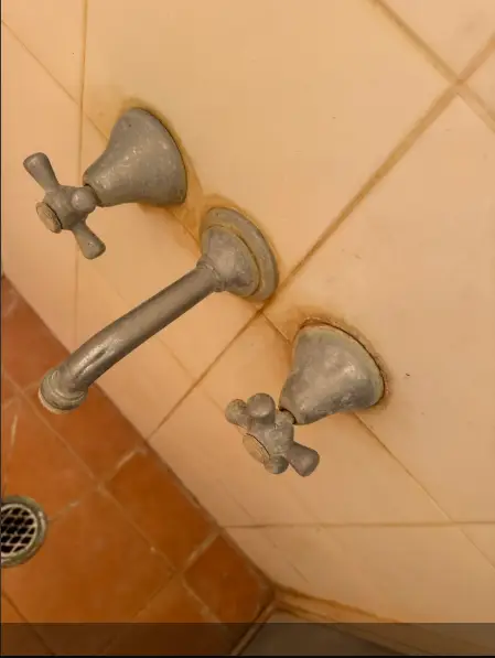 Dirty bathroom wall tiles before bond cleaning, Perth